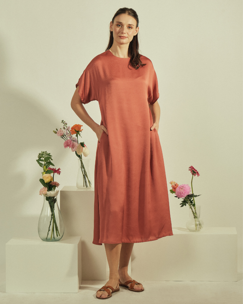 Dalia Loose Side Pockets Midi Dress