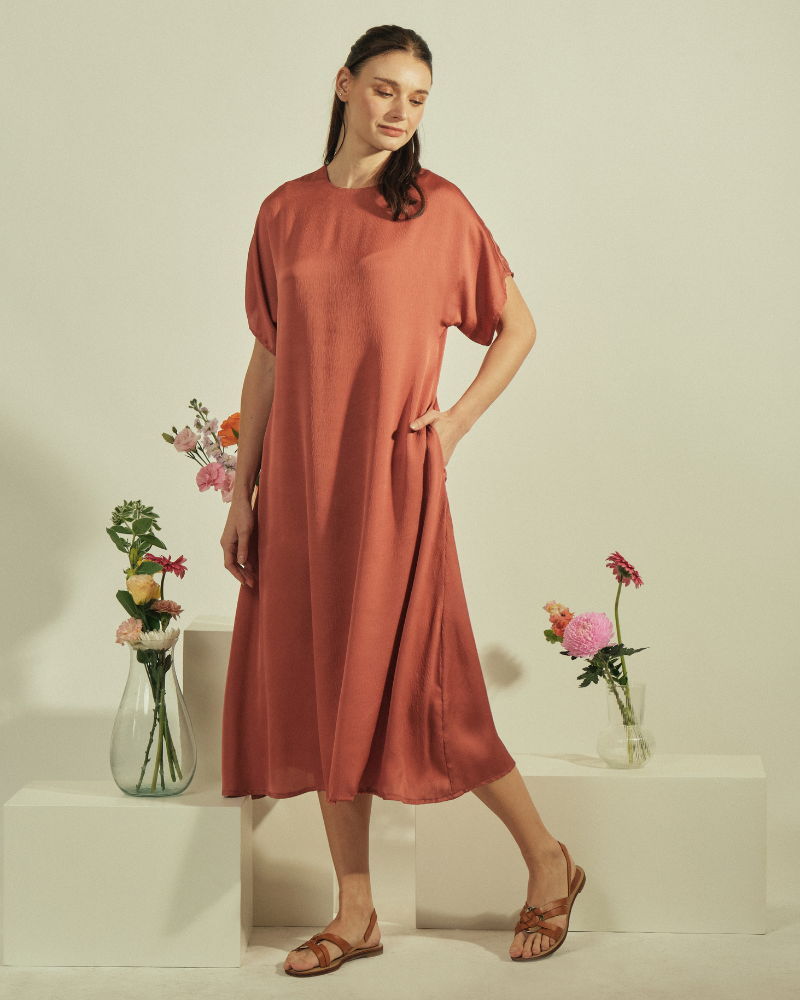 Dalia Loose Side Pockets Midi Dress