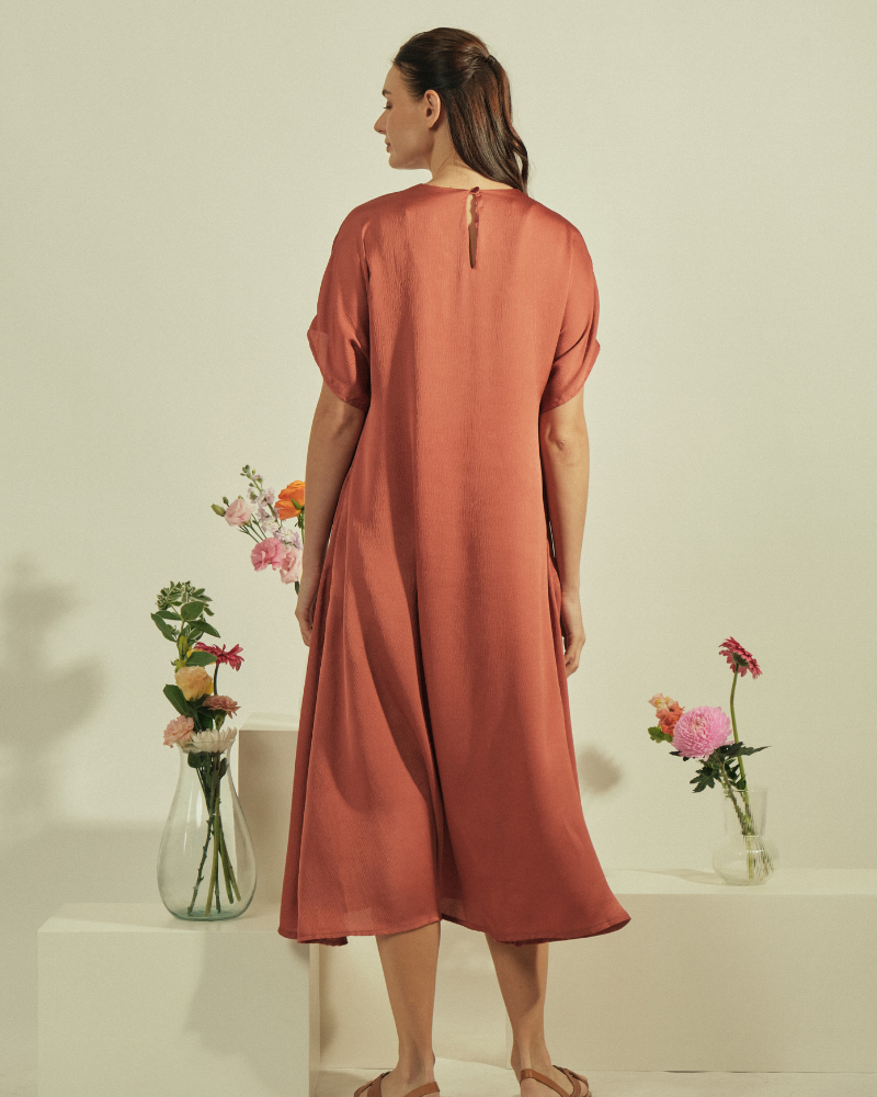 Dalia Loose Side Pockets Midi Dress