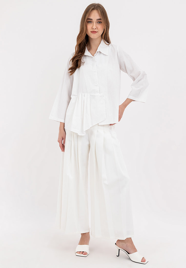 Juni Collared Neckline Pleated Hem Top