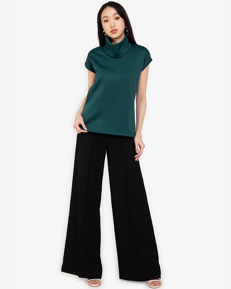 Lorica High Collared Sleeve Top